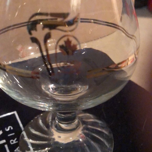 I have 7 big glasses and 12 little ones in mint shape - Picture 2 of 5